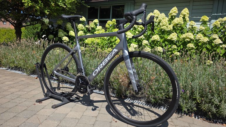 Orbea ORCA M30i 2022 2022 Road & Gravel usato, Grigio chiaro — immagine 2 di 16