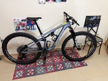 Specialized Epic 8 Pro - SRAM X0 AXS, RockShox Ultimate Flight Attendant 2026 2026 MTB d'occasion
