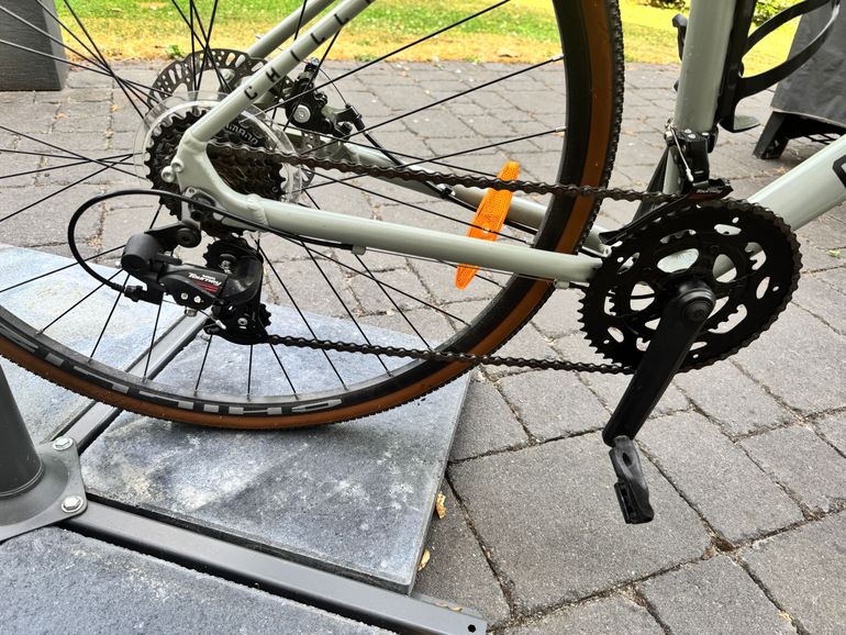 Used Chiliz GL. 2024 Road & Gravel, Light Gray — image 2 of 5