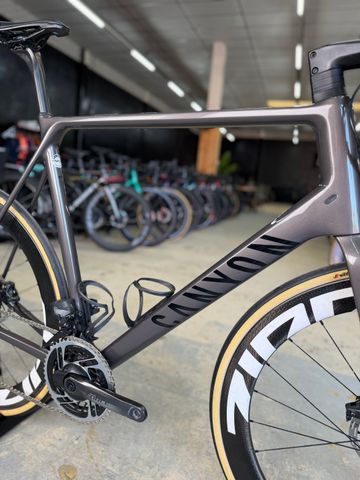 Canyon Ultimate AXS 2022 2022 Road & Gravel usato, Nero — immagine 8 di 24