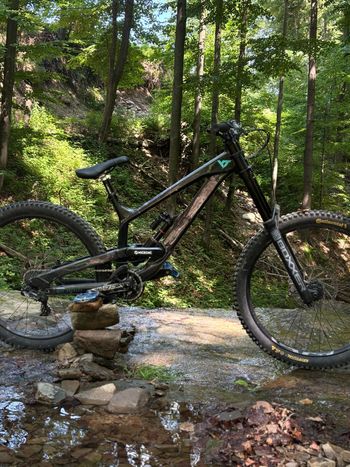 YT Industries Tues CORE 2 27 2023 2023 Mountainbike usato, Nero — immagine 2 di 4