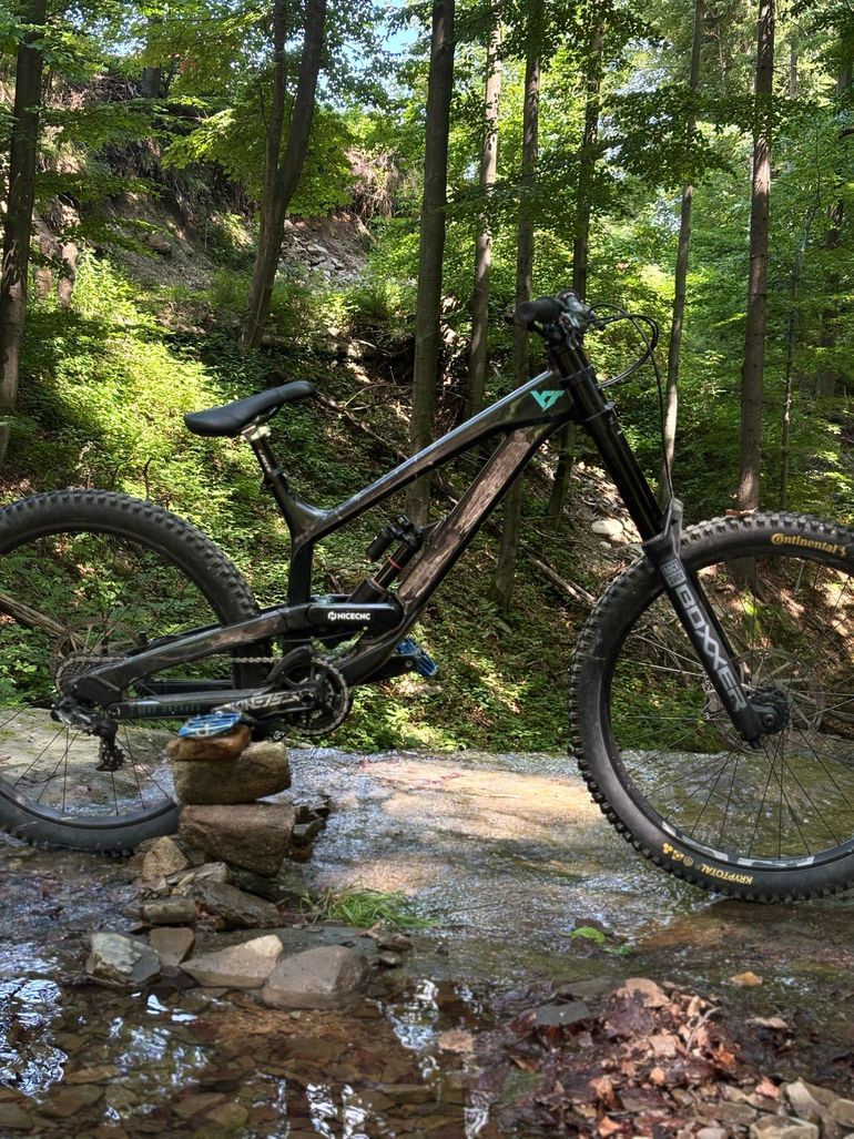 YT Industries Tues CORE 2 27 2023 2023 Mountainbike usato, Nero — immagine 2 di 4