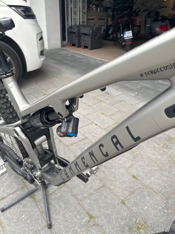 Commencal META SX V5 ESSENTIAL 2024 Frameset 2024 Mountainbike usato, Grigio chiaro — immagine 5 di 5
