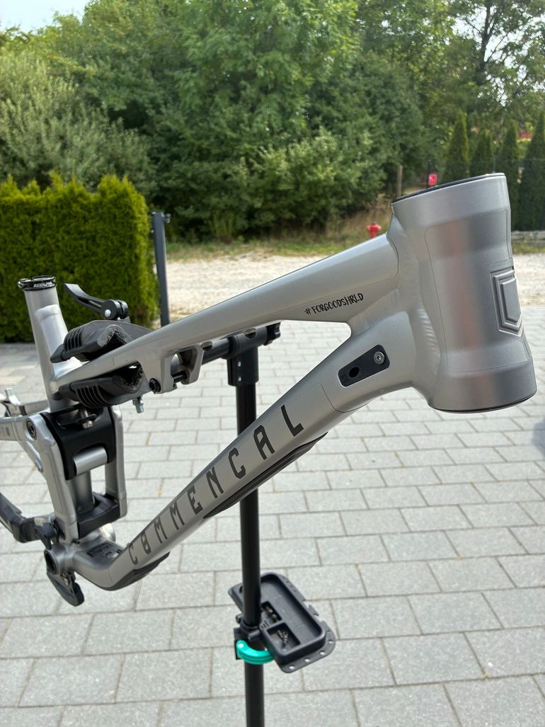 Used Commencal META SX V5 ESSENTIAL 2024 Frameset 2024 Mountainbike, Light Gray, 29, 27.5 — image 2 of 8