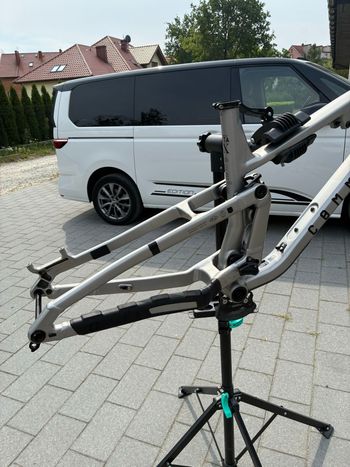 Used Commencal META SX V5 ESSENTIAL 2024 Frameset 2024 Mountainbike, Light Gray, 29, 27.5 — image 6 of 8