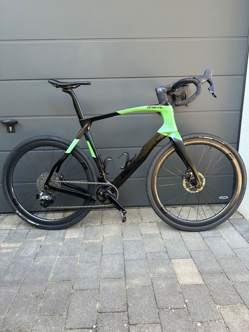 Tweedehands Pinarello Grevil F7 Sram Rival Etap AXS 2023 Road & Gravel