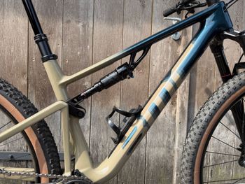 Używany BMC Fourstroke LT TWO 2024 2024 Mountainbike — zdjęcie 3 z 9