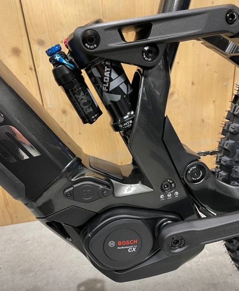 LAPIERRE Overvolt AM 9.8 AM 9.8 2025 Mountainbike usato, Grigio chiaro — immagine 3 di 7