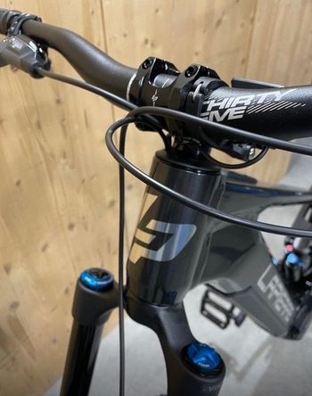 LAPIERRE Overvolt AM 9.8 AM 9.8 2025 Mountainbike usato, Grigio chiaro — immagine 2 di 7
