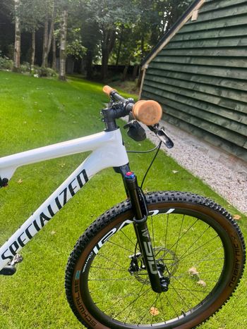 Used Specialized Epic Pro 2021 2021 Mountainbike, White, 29 — image 5 of 6