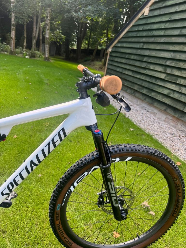 Used Specialized Epic Pro 2021 2021 Mountainbike, White, 29 — image 5 of 6