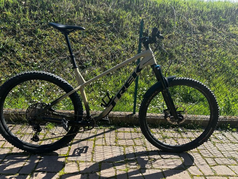 Used Trek Roscoe 9 2023 2023 Mountainbike, Green, 29 — image 2 of 16