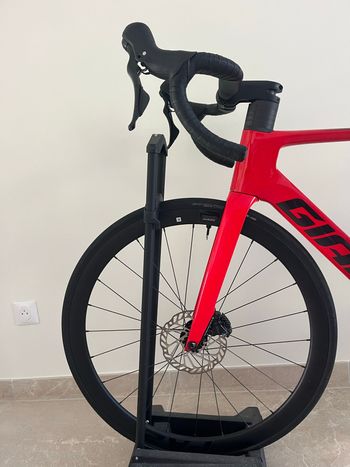 Używany Giant Defy Advanced 2 2024 2024 Road & Gravel — zdjęcie 4 z 7