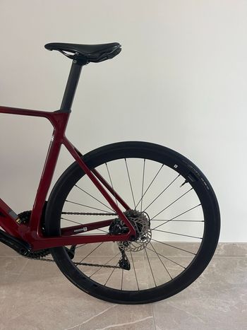Używany Giant Defy Advanced 2 2024 2024 Road & Gravel — zdjęcie 5 z 7