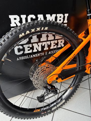 Pinarello Nytro Dust 2 Deore 2022 2022 Mountainbike usato, Arancione — immagine 4 di 7