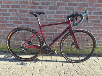 TRIBAN Gravel bike Shimano 105 2022 Road & Gravel usato