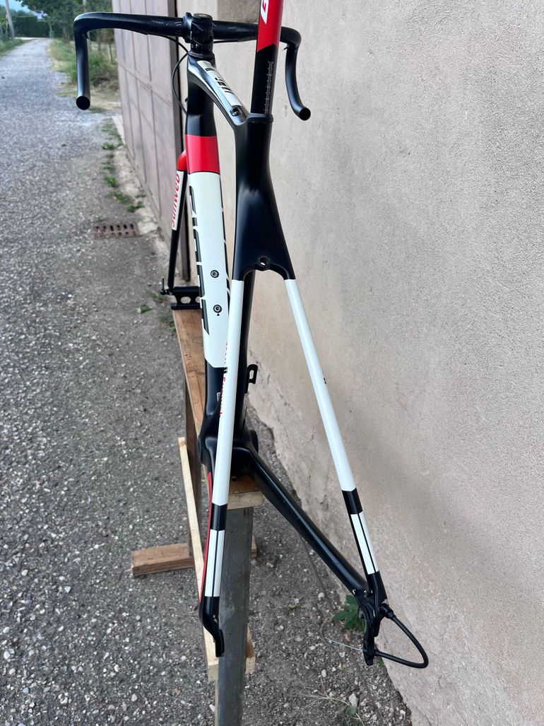 Použité Giant TCR Advanced Pro Team 2018 Frameset 2018 Road & Gravel — obrázek 12 z 14