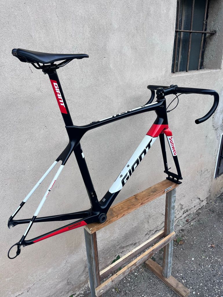Použité Giant TCR Advanced Pro Team 2018 Frameset 2018 Road & Gravel — obrázek 2 z 14