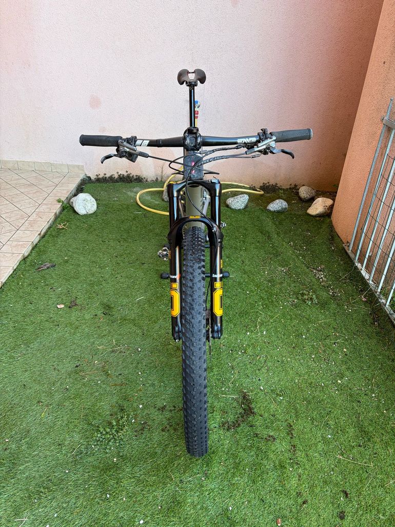 Used BMC Fourstroke 01 TWO 2022 2022 Mountainbike, Light Gray — image 4 of 5