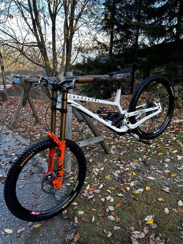 Used Commencal Frs 2025 Mountainbike, White — image 1 of 3