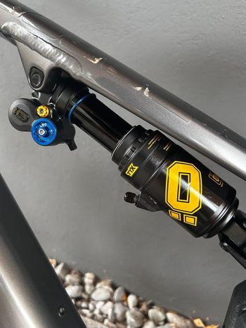 Gebrauchtes Commencal Öhlins Edition 2022 Mountainbike, Hellgrau — Bild 3 von 3