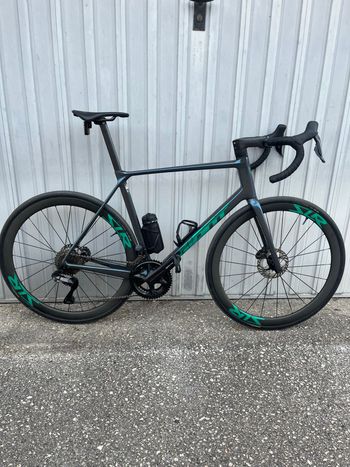 Used Giant TCR Advanced Pro Disc 0 Di2 2024 2024 Road & Gravel