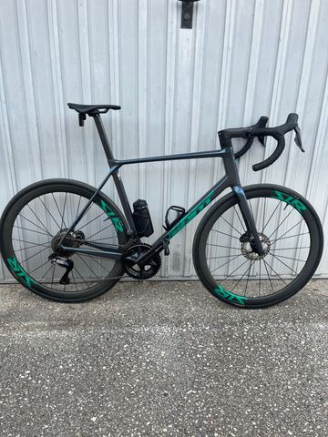 Brugt Giant TCR Advanced Pro Disc 0 Di2 2024 2024 Road & Gravel