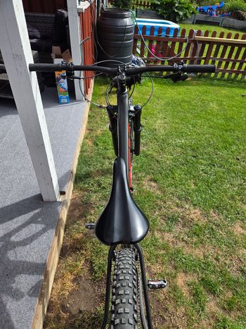 Trek Roscoe 8 2023 2023 Mountainbike usato, Verde — immagine 4 di 8