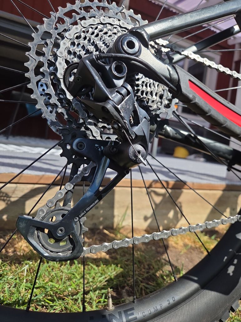 Trek Roscoe 8 2023 2023 Mountainbike usato, Verde — immagine 3 di 8