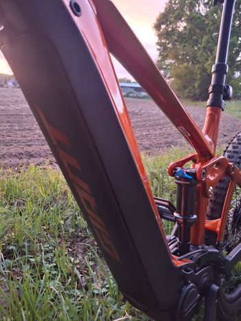 Used Giant Reign E+ 3, 2022 2022 Mountainbike, Orange, 29 — image 4 of 9