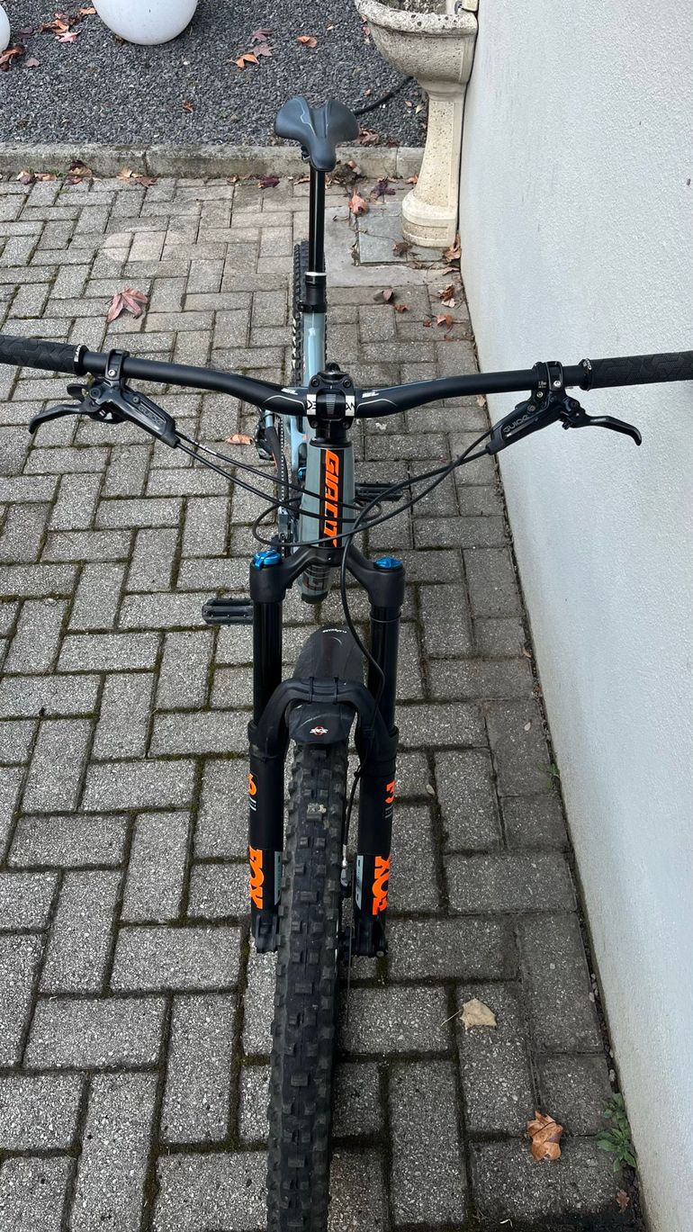 Used Giant Reign 2 2018 2018 Mountainbike, Light Gray, 27.5 — image 6 of 6