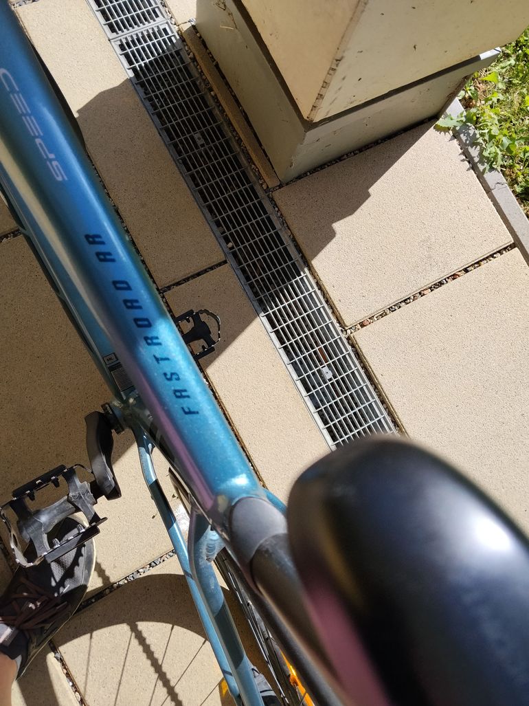 Giant FastRoad AR 1 2023 2023 Urban usato, Blu — immagine 8 di 8
