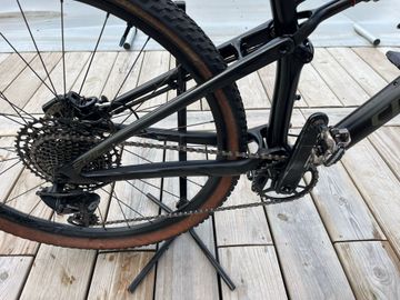 Tweedehands Specialized Men's Epic Pro 2019 2019 Mountainbike — afbeelding 3 van 5