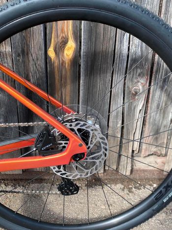 Použité Giant Revolt Advanced 2 2025 2025 Road & Gravel — obrázek 7 z 11