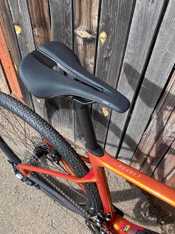 Použité Giant Revolt Advanced 2 2025 2025 Road & Gravel — obrázek 8 z 11