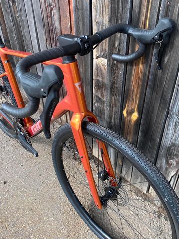 Used Giant Revolt Advanced 2 2025 2025 Road & Gravel, Orange — image 6 of 11