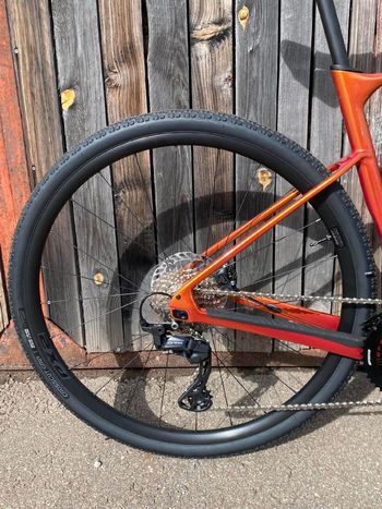 Použité Giant Revolt Advanced 2 2025 2025 Road & Gravel — obrázek 4 z 11