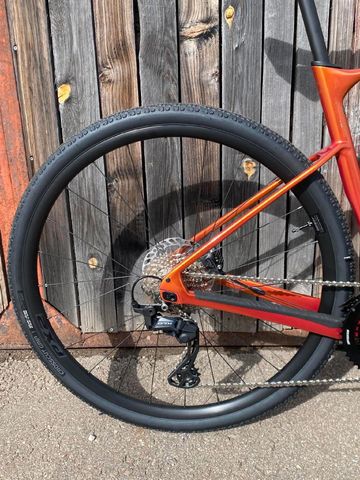 Used Giant Revolt Advanced 2 2025 2025 Road & Gravel, Orange — image 4 of 11