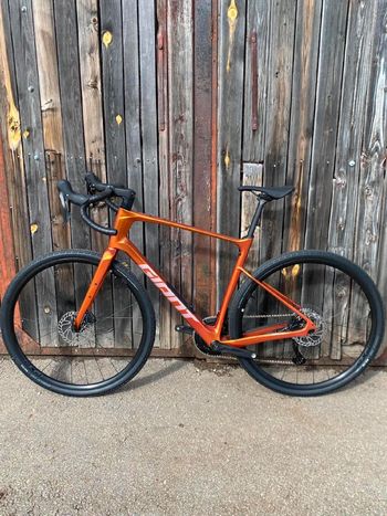 Použité Giant Revolt Advanced 2 2025 2025 Road & Gravel — obrázek 2 z 11