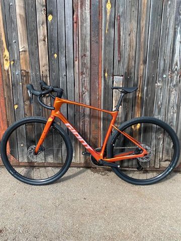 Used Giant Revolt Advanced 2 2025 2025 Road & Gravel, Orange — image 2 of 11