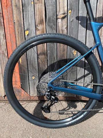 Tweedehands Giant Revolt SRAM Apex 2024 Road & Gravel — afbeelding 10 van 13