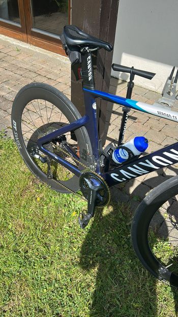 Brugt Canyon Aeroad Shimano 105 Di2 2024 Road & Gravel — billede 2 af 7