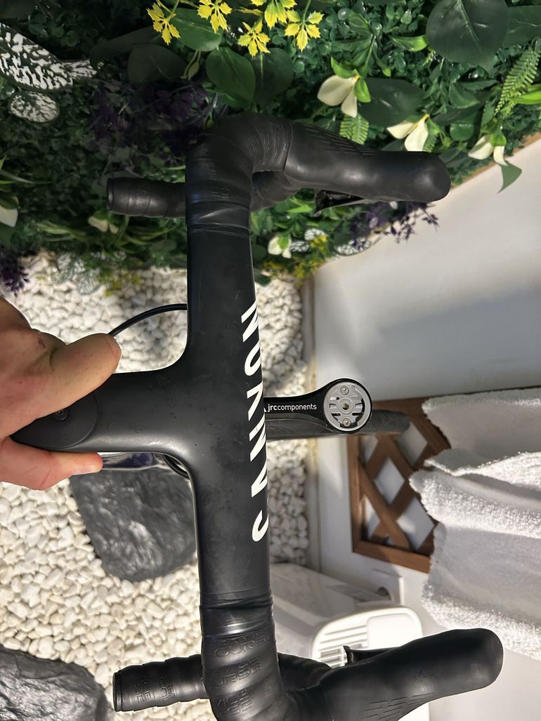 Używany Canyon Aeroad CF SL - Shimano 105 Di2 (NoWheels) 2024 Road & Gravel — zdjęcie 9 z 13