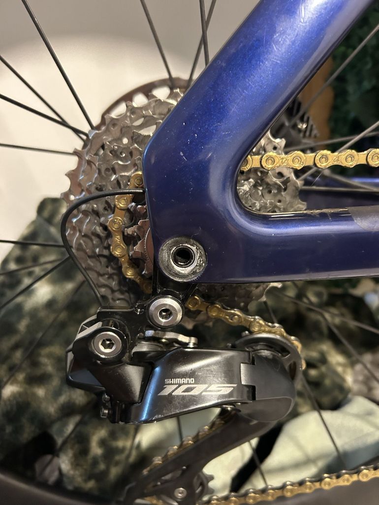 Używany Canyon Aeroad CF SL - Shimano 105 Di2 (NoWheels) 2024 Road & Gravel — zdjęcie 8 z 13