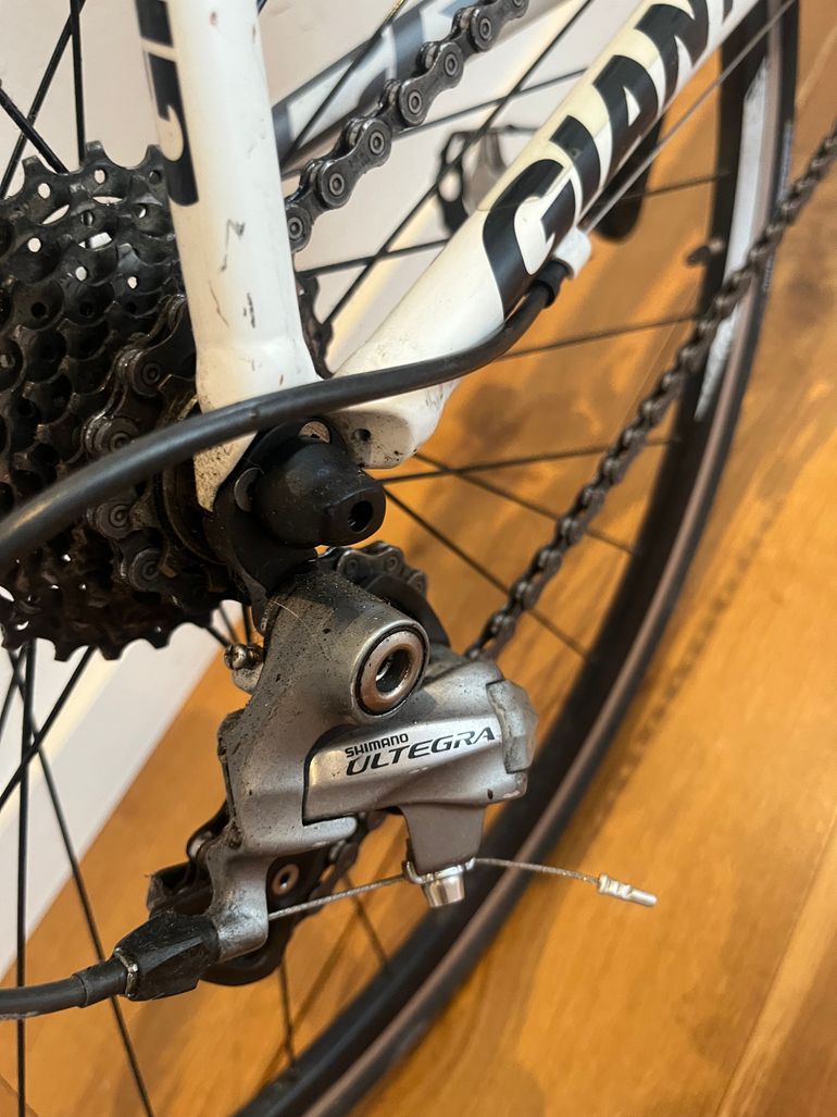 Used Giant TCR Advanced 2010 2010 Road & Gravel, White — image 6 of 6