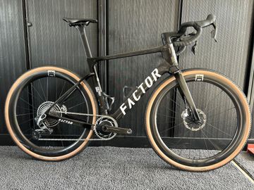 Używany Factor Ostro Gravel - SRAM Red XPLR w/ Power Meter 2026 2026 Road & Gravel
