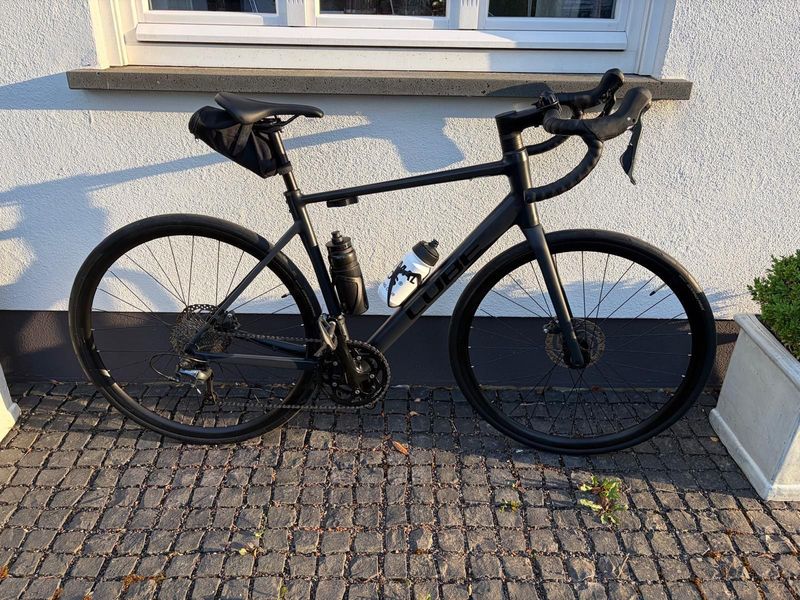 Used CUBE ATTAIN, RACE 2025 2025 Road & Gravel