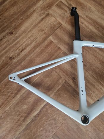 Specialized Roubaix SL8 Expert 2025 Frameset 2025 Road & Gravel d'occasion — image 3 sur 8