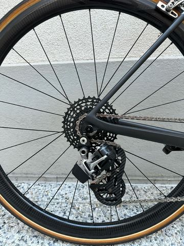 Used Canyon Ultimate CF EVO 10.0 LTD 2017 2017 Road & Gravel, Black — image 2 of 4