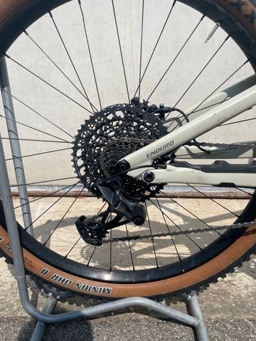 Specialized Enduro Elite 2022 2022 Mountainbike de segunda mano, Blanco — imagen 5 de 6